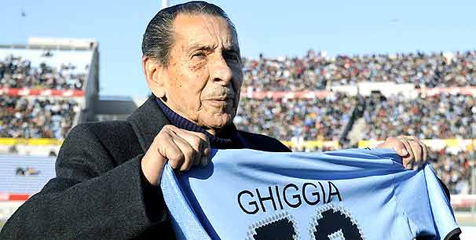 Legenda Uruguay: Perilaku Suarez Abnormal Legenda Uruguay: Perilaku Suarez Abnormal