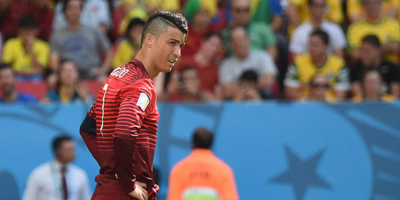 Tiang Gawang Gagalkan Ronaldo Cetak Gol Luar Biasa Tiang Gawang Gagalkan Ronaldo Cetak Gol Luar Biasa