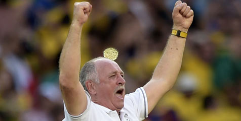 Brasil Lolos, Scolari Tetap Kritik Howard Webb Brasil Lolos, Scolari Tetap Kritik Howard Webb
