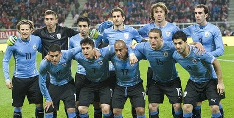 Maradona: Sanksi Suarez Bebani Pikiran Uruguay Maradona: Sanksi Suarez Bebani Pikiran Uruguay