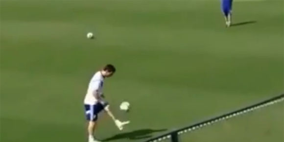 Pamer Skill, Messi & Aguero Bermain Sepakbola Tenis Pamer Skill, Messi & Aguero Bermain Sepakbola Tenis