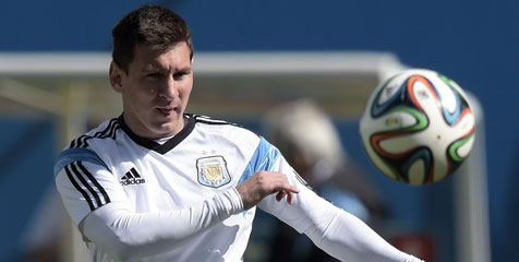 Hiraukan Rivalitas Argentina-Brasil, Messi Terima Jersey Corinthians Hiraukan Rivalitas Argentina-Brasil, Messi Terima Jersey Corinthians