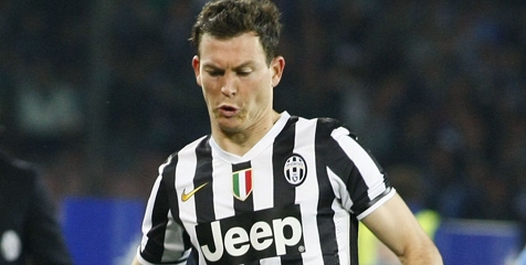 Lichtsteiner Tolak Kontrak Baru, Arsenal Waspada Lichtsteiner Tolak Kontrak Baru, Arsenal Waspada