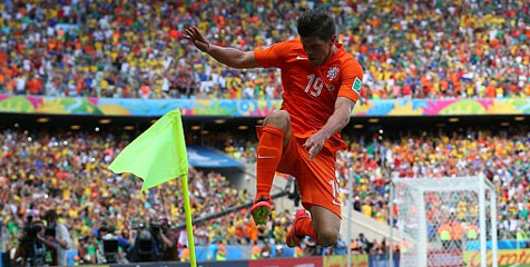 Suksesi Suarez, Liverpool Intai Huntelaar