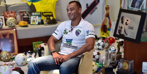 Cafu: Menggigit Seseorang Sama Buruknya Dengan Rasis Cafu: Menggigit Seseorang Sama Buruknya Dengan Rasis