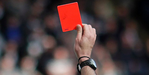 Video: Dikartu Merah Wasit, Pemain Ini Berlari Kesetanan