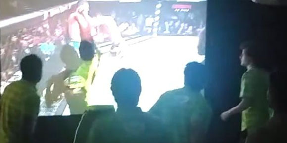 Nobar Tarung Bebas, Timnas Brasil Menggila Nobar Tarung Bebas, Timnas Brasil Menggila