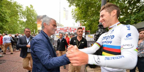 Mourinho Bertukar Jersey di Tour de France Mourinho Bertukar Jersey di Tour de France