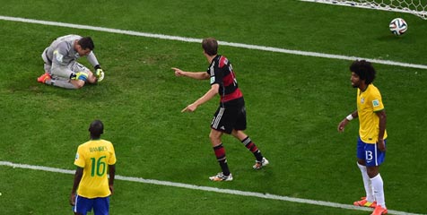 Julio Cesar Tak Bisa Jelaskan Kekalahan Brasil Julio Cesar Tak Bisa Jelaskan Kekalahan Brasil