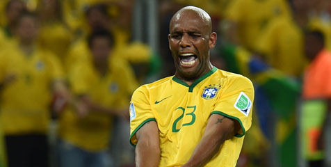 Maicon Ratapi Momen Terkelam dalam Hidupnya Maicon Ratapi Momen Terkelam dalam Hidupnya