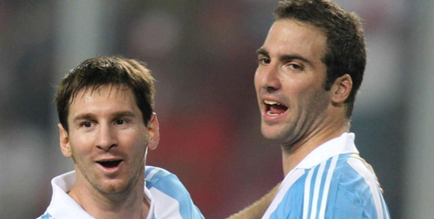 Higuain Tepis Isu Pindah ke Barca Higuain Tepis Isu Pindah ke Barca