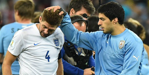 Salam Perpisahan Emosional Gerrard Pada Suarez Salam Perpisahan Emosional Gerrard Pada Suarez
