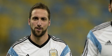 Presiden Napoli Yakin Higuain Bisa Jebol Gawang Jerman