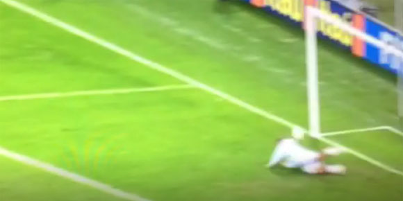 Juara, Podolski Adu Penalti Bersama Sang Anak Juara, Podolski Adu Penalti Bersama Sang Anak