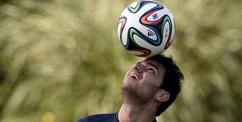 Gelandang Lyon Grenier Mendekat ke Milan Gelandang Lyon Grenier Mendekat ke Milan