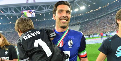 Buffon Tegaskan Conte Tak Pergi Gara-gara Vidal Buffon Tegaskan Conte Tak Pergi Gara-gara Vidal