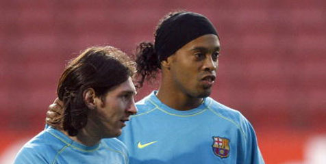 Ronaldinho Tak Sabar Kembali Beraksi Bersama Messi Ronaldinho Tak Sabar Kembali Beraksi Bersama Messi