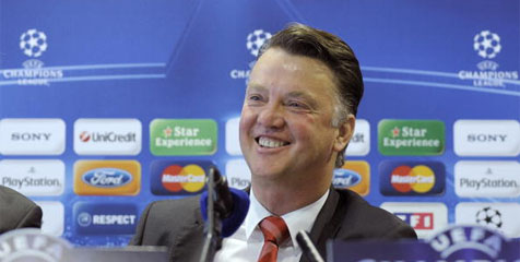 Kedatangan Van Gaal Disambut Kreasi Seni Bunga Tulip Kedatangan Van Gaal Disambut Kreasi Seni Bunga Tulip