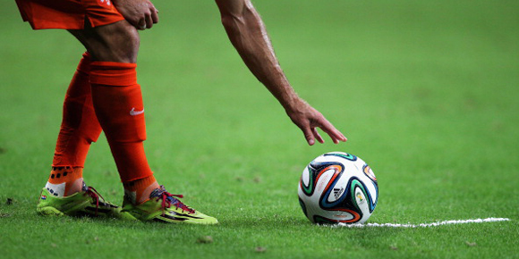 Video: Freekick Golazo Thiago Neves Dari Tengah Lapangan Video: Freekick Golazo Thiago Neves Dari Tengah Lapangan