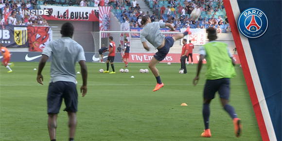 Video: Ibra Tunjukkan Skill Tendangan Kung Fu Video: Ibra Tunjukkan Skill Tendangan Kung Fu