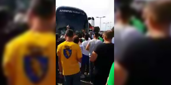 Video: 'Allegri Merd*! Conte Kapten Kami' Video: 'Allegri Merd*! Conte Kapten Kami'