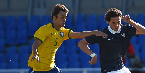 Barca Endus Talenta Bek Muda Brasil, Caio Barca Endus Talenta Bek Muda Brasil, Caio