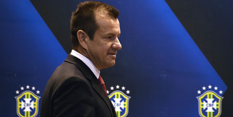 Dunga Resmi Latih Timnas Brasil Dunga Resmi Latih Timnas Brasil