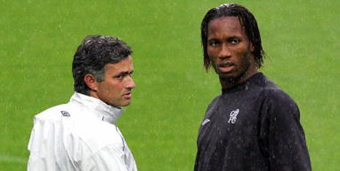 Mourinho: Drogba Layak Berada di Chelsea Mourinho: Drogba Layak Berada di Chelsea