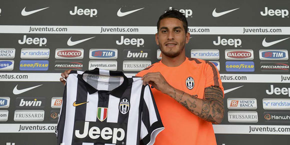 Galeri Foto Presentasi Roberto Pereyra di Juventus