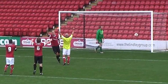 Gol Penalti Panenka Ciamik Dari Howard Webb Gol Penalti Panenka Ciamik Dari Howard Webb