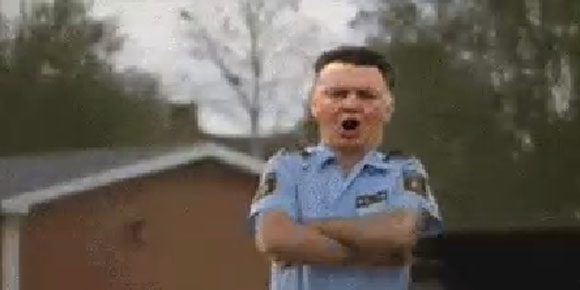 Video: Kocak! Van Gaal Tembak Mourinho dan Wenger Video: Kocak! Van Gaal Tembak Mourinho dan Wenger