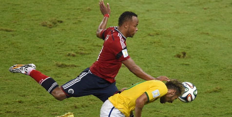 Dikenakan Saat Patahkan Tulang Neymar, Jersey Zuniga Kini Dilelang Dikenakan Saat Patahkan Tulang Neymar, Jersey Zuniga Kini Dilelang