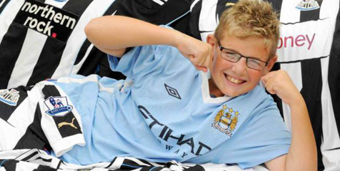 Beralih Jadi Fans Man City, Bocah Ini Jual Murah Koleksi Jersey Newcastle