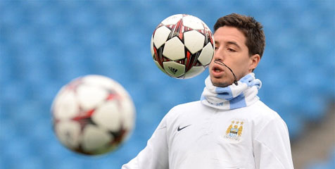 Kompany Isyaratkan Nasri dan Kolarov Bakal Perbaharui Kontrak Kompany Isyaratkan Nasri dan Kolarov Bakal Perbaharui Kontrak