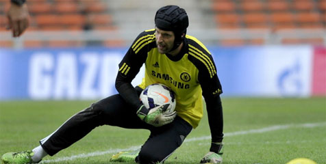 Belajar Dari Casillas, Cech Diminta Bertahan di Stamford Bridge Belajar Dari Casillas, Cech Diminta Bertahan di Stamford Bridge
