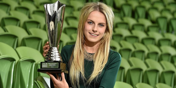 Video: Cewek Cantik Ini Cetak Gol Free Kick Cantik Video: Cewek Cantik Ini Cetak Gol Free Kick Cantik