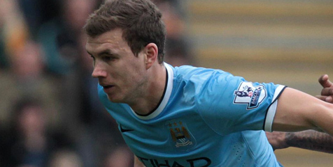 Dzeko Tertawakan Kekalahan United? 