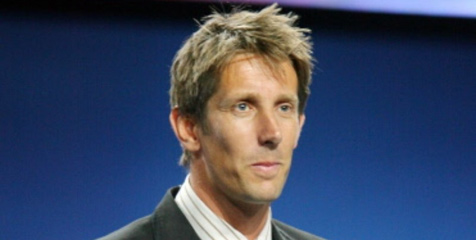 Van der Sar Muncul di Carrington, Blind Merapat ke MU? 