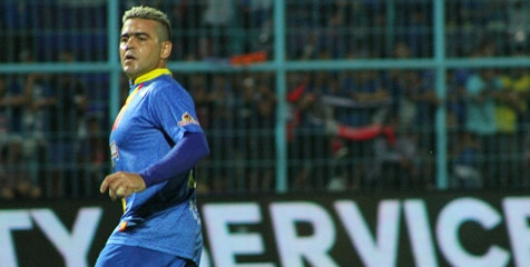 Pukul Lawan, Gonzales Terancam Sanksi Komdis PSSI Pukul Lawan, Gonzales Terancam Sanksi Komdis PSSI