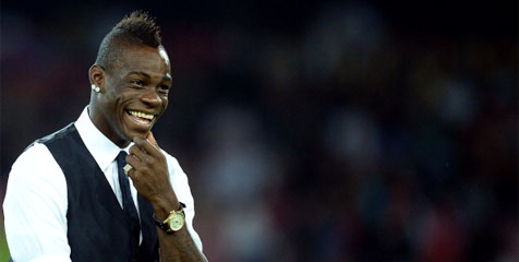 Balotelli 'Rusak' Wajah Ikon Liverpool, The Beatles Balotelli 'Rusak' Wajah Ikon Liverpool, The Beatles
