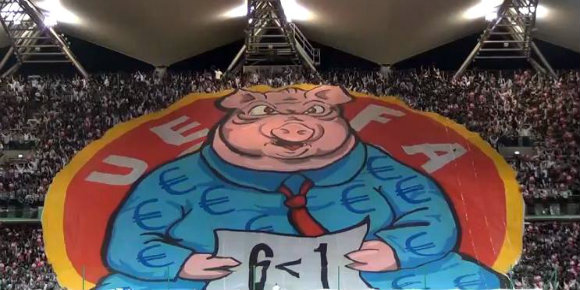 Protes Gahar Fans Legia Warsawa Pada UEFA Protes Gahar Fans Legia Warsawa Pada UEFA