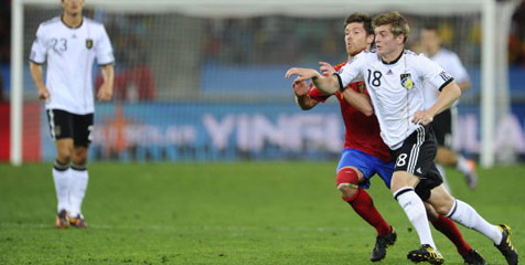 Alonso Bantah Hengkang Gara-gara Kroos Alonso Bantah Hengkang Gara-gara Kroos