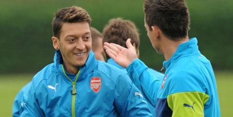 Wenger Beber Kondisi Terakhir Ozil, Koscielny, dan Chamberlain Wenger Beber Kondisi Terakhir Ozil, Koscielny, dan Chamberlain