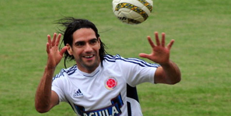 Falcao Bertarung Selamatkan Bumi dari Invasi Alien Falcao Bertarung Selamatkan Bumi dari Invasi Alien