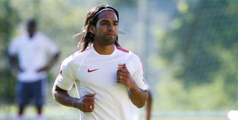 Van Gaal Rekrut Falcao untuk Gantikan Van Persie? Van Gaal Rekrut Falcao untuk Gantikan Van Persie?