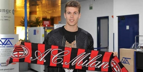 Bisikan De Jong Bawa Van Ginkel ke Milan Bisikan De Jong Bawa Van Ginkel ke Milan