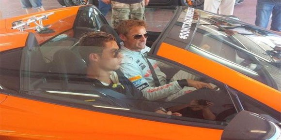 Ronaldo Rasakan Sensasi Drifting Bersama Jenson Button