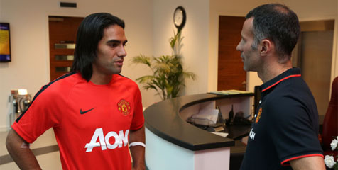 Giggs: Falcao, Selamat Datang di Klub Terbaik di Dunia Giggs: Falcao, Selamat Datang di Klub Terbaik di Dunia