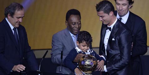 CR7 Bocorkan Identitas Ibu Kandung Cristiano Ronaldo Jr. CR7 Bocorkan Identitas Ibu Kandung Cristiano Ronaldo Jr.