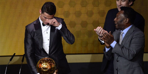 Momen Terbaik Seumur Hidup Ronaldo: Kalahkan Messi di Ballon d'Or Momen Terbaik Seumur Hidup Ronaldo: Kalahkan Messi di Ballon d'Or